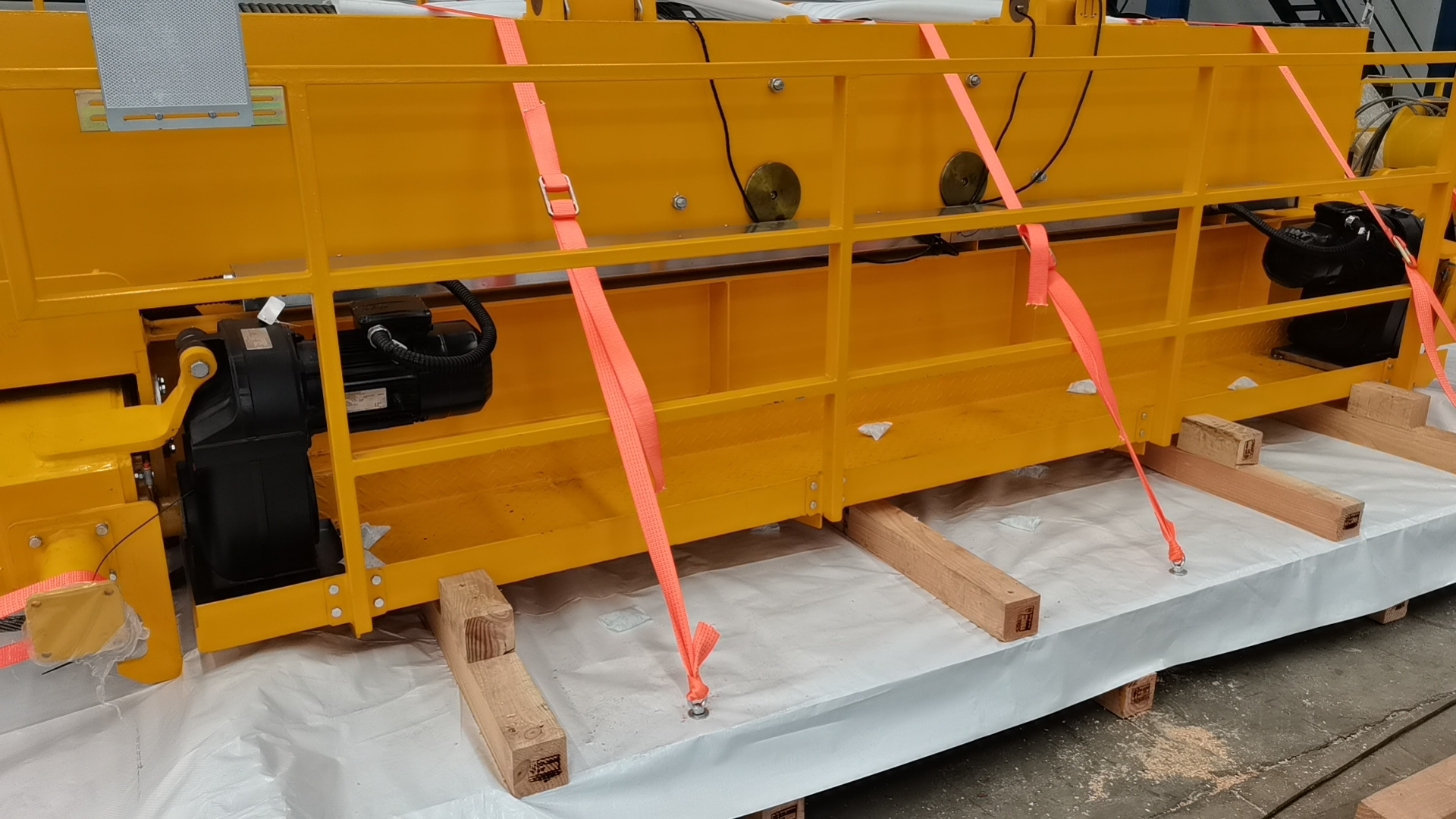 長20米、重40噸的大型設(shè)備木箱，需要注意